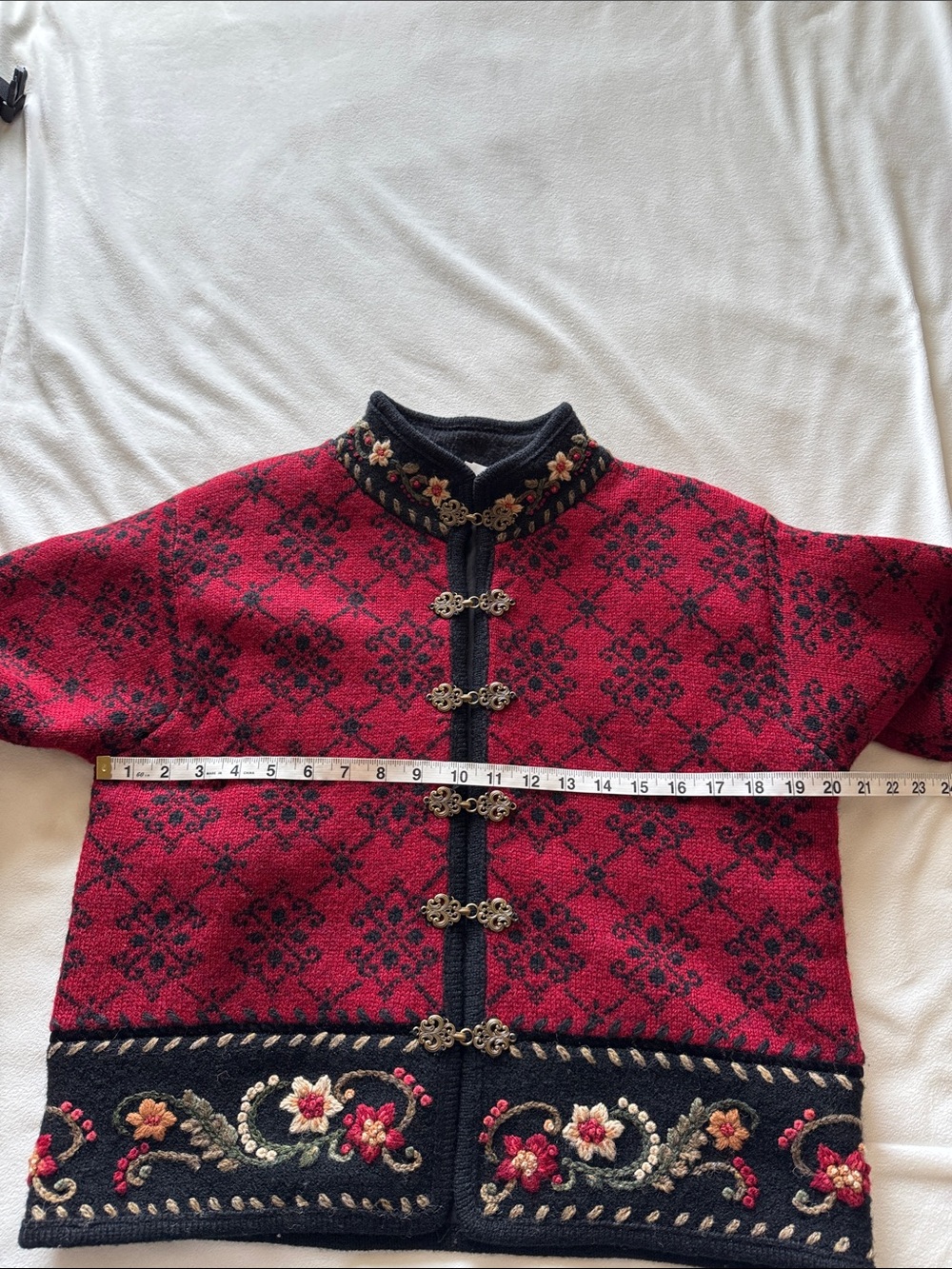 Icelandic Design wool cardigan - Picture 12 of 15